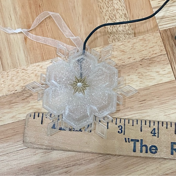 2010 Hallmark Wonder & Light Glowing Snowflake Starter Set with Magic Cord - Picture 6 of 8